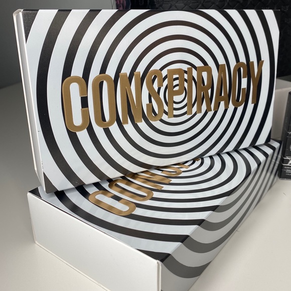 IN HAND conspiracy palette